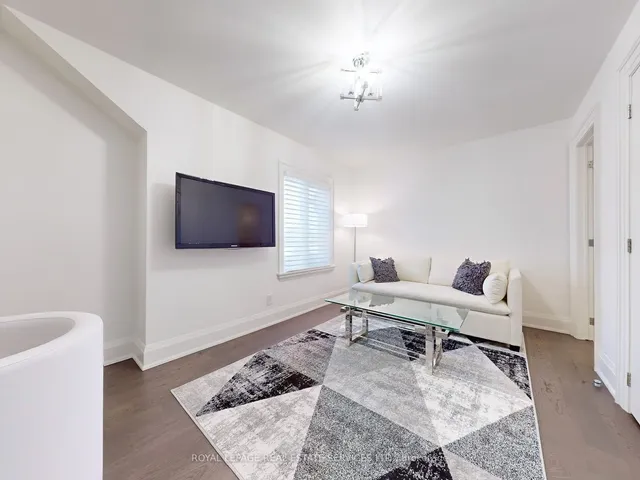 Additional image 26 of 696 Glengrove Ave