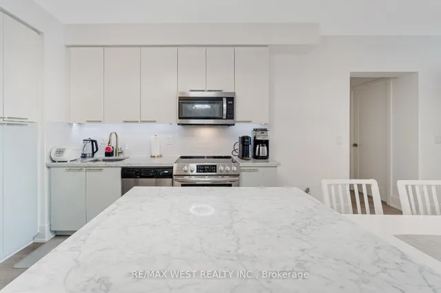 Additional image 7 of 70 Roehampton Ave Unit 1122