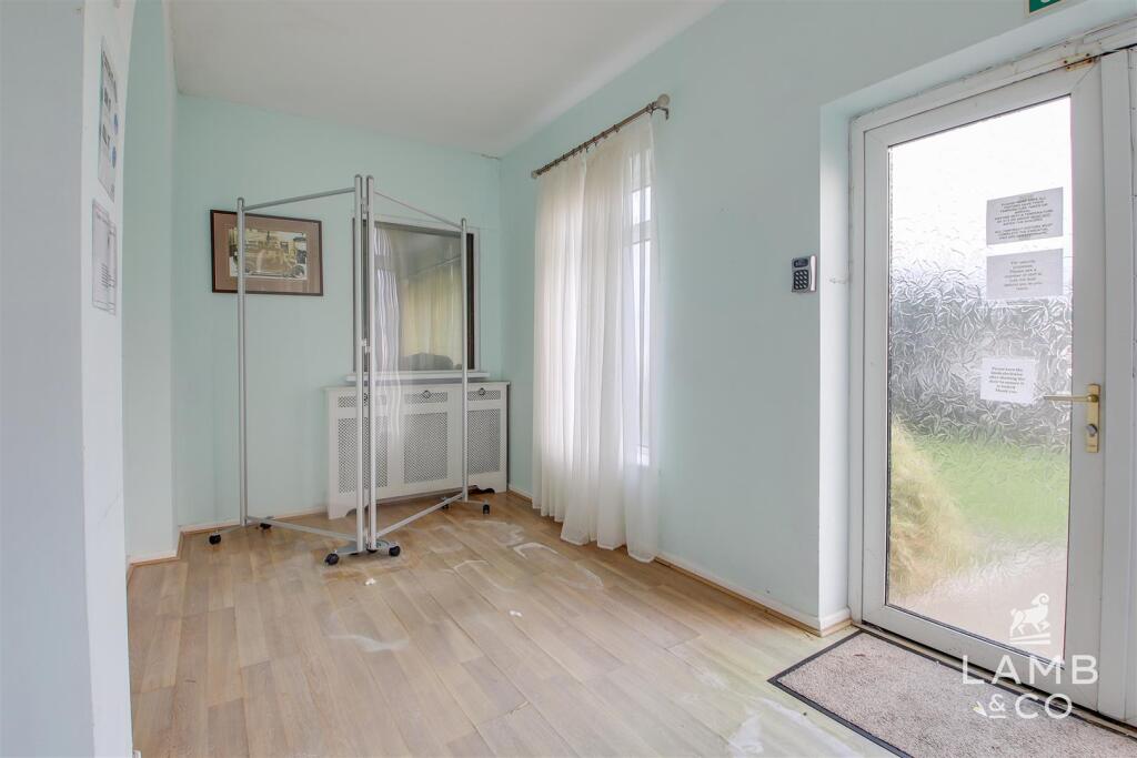 Additional image 12 of Cliff Parade, Walton On The Naze