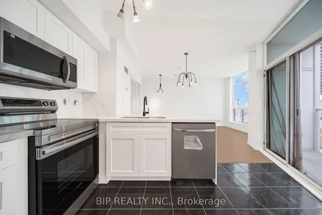 Additional image 23 of 600 Queens Quay Unit SPH16