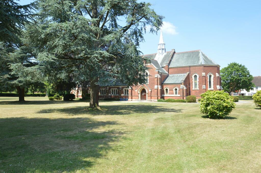 Additional image 12 of Gawton Crescent, Coulsdon