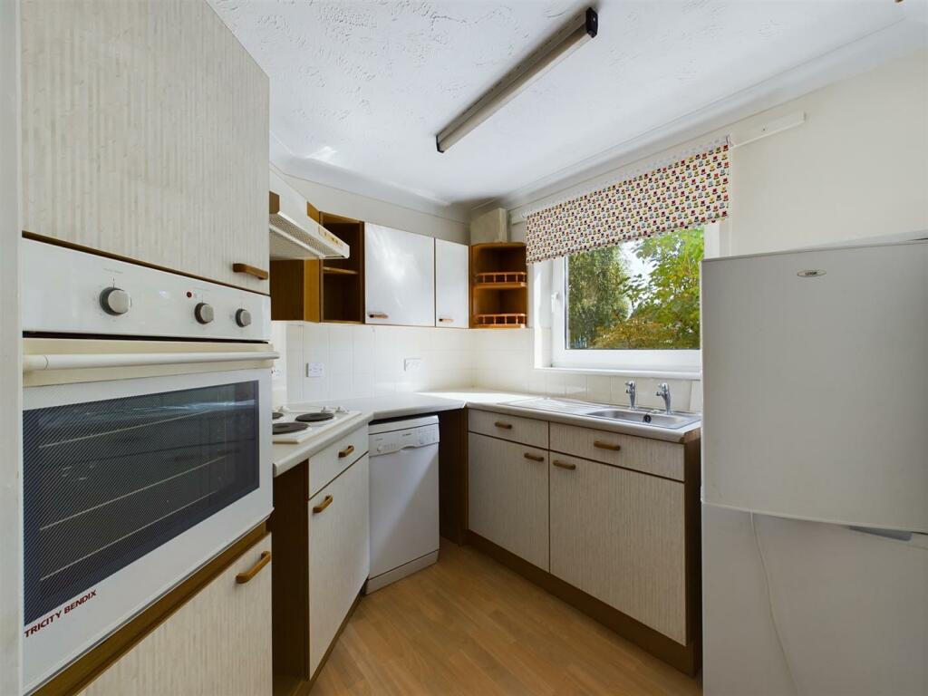 Additional image 9 of Brighton Road, Coulsdon