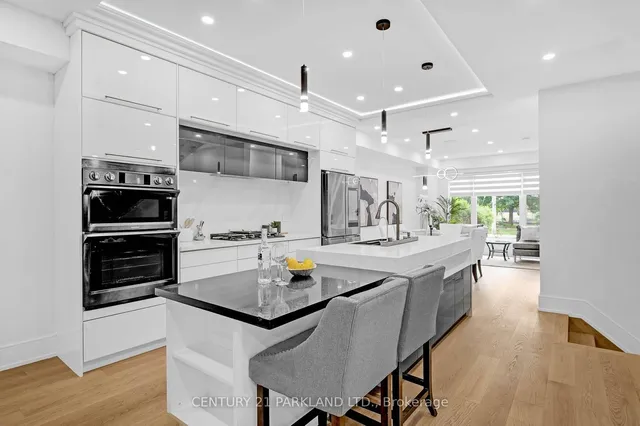 Additional image 8 of 978 Carlaw Ave