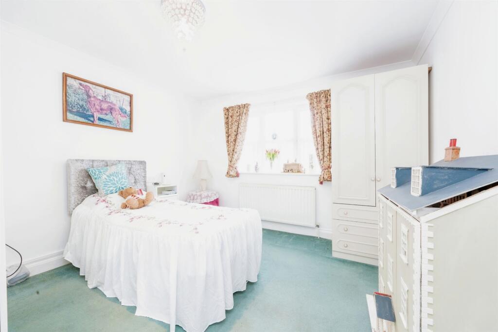 Additional image 4 of Parkfields, Roydon, Harlow