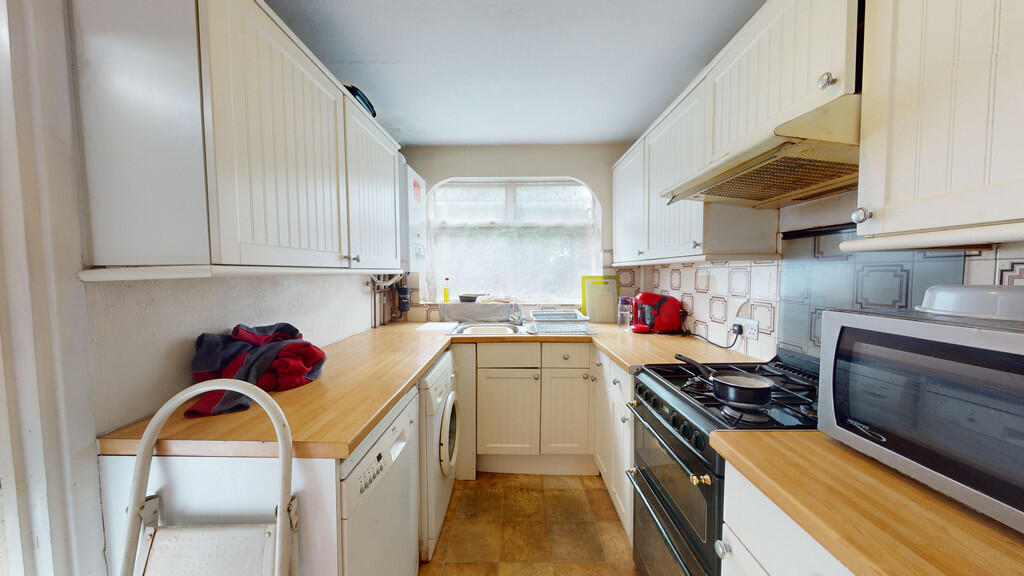 Additional image 4 of A two bedroom house on Howley Road, Croydon