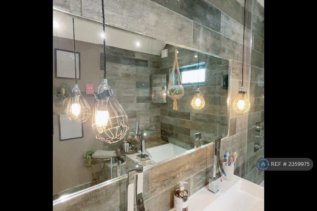 Additional image 5 of Milner Road, Surrey, CR3