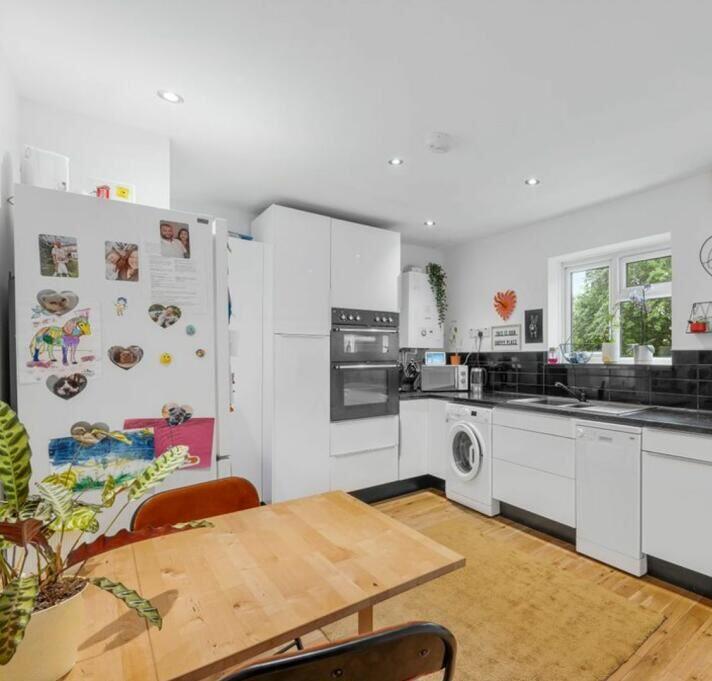 Additional image 20 of 6 Lime Grove, Warlingham, Surrey, CR6 9DB