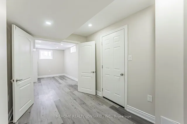 Additional image 32 of 351 Royal West Dr