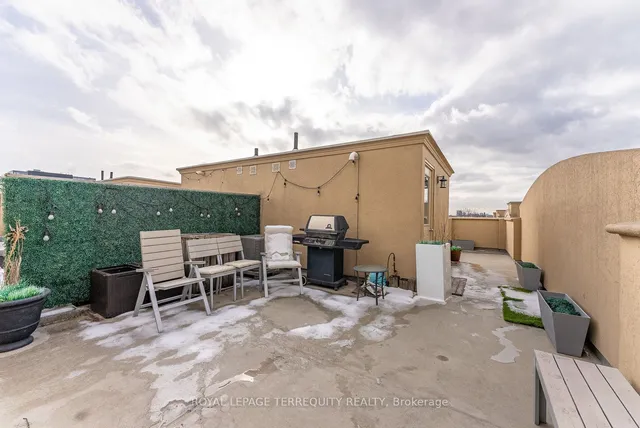 Additional image 33 of 60 Carr St Unit 11