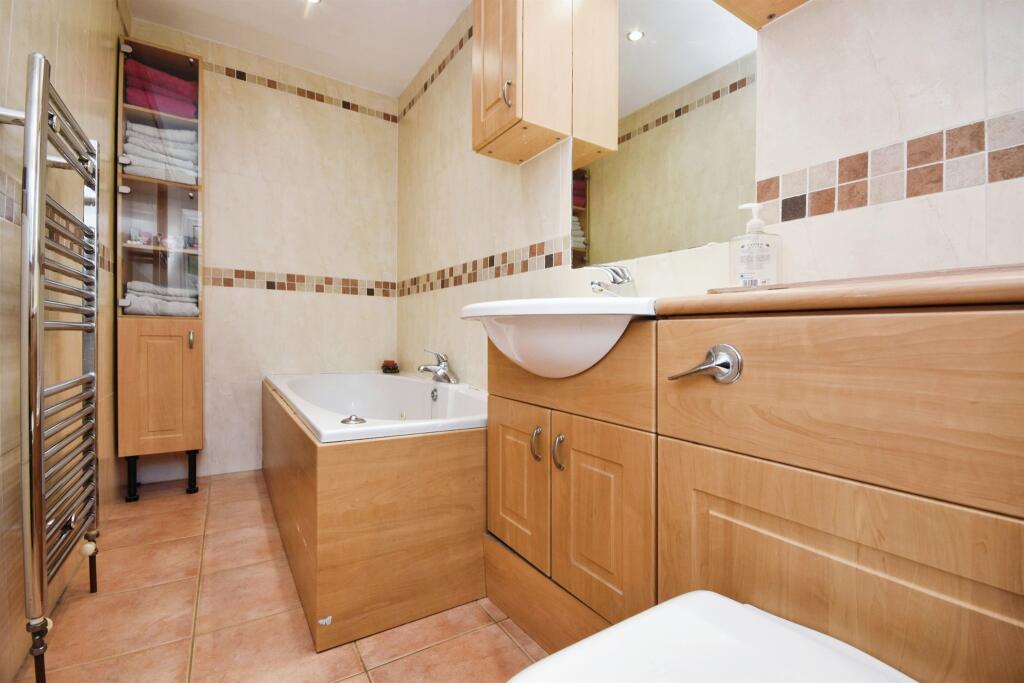 Additional image 6 of Meadgate Avenue, Great Baddow, Chelmsford