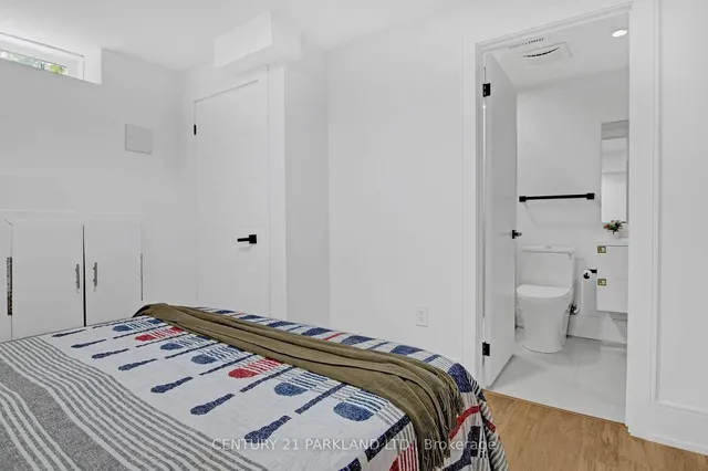 Additional image 34 of 978 Carlaw Ave