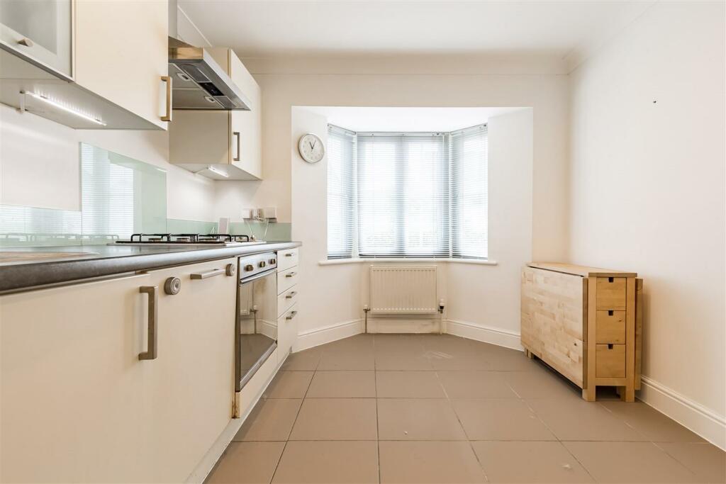 Additional image 4 of Walter Mead Close, Ongar