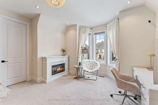 Additional image 19 of 51 Classic Dr