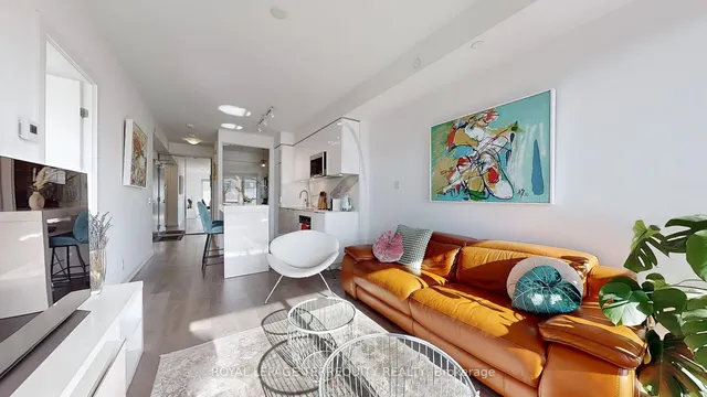 Additional image 4 of 609 Avenue Rd Unit 906