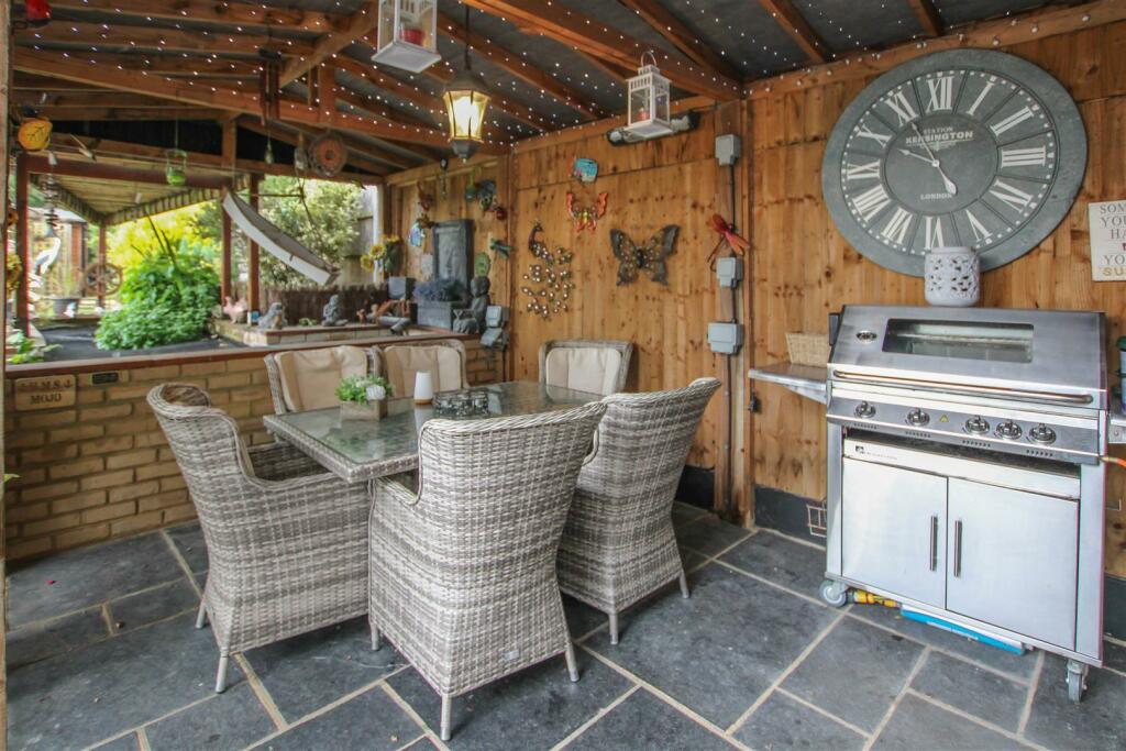 Additional image 10 of Honeypot Lane, Brentwood