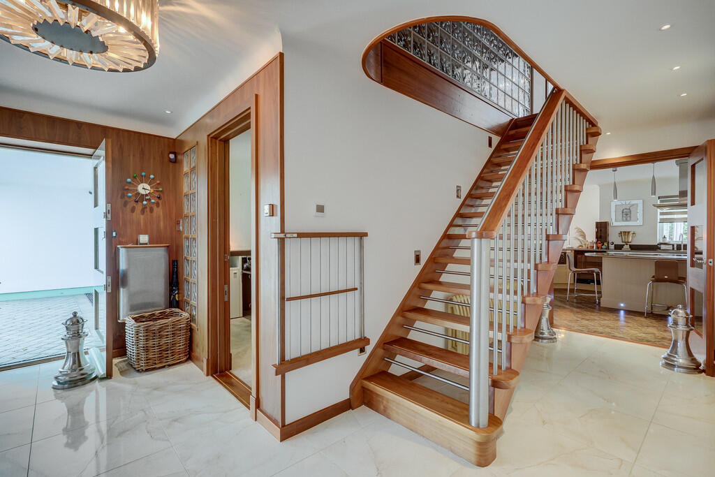 Additional image 56 of Cliff Way, Frinton-on-Sea