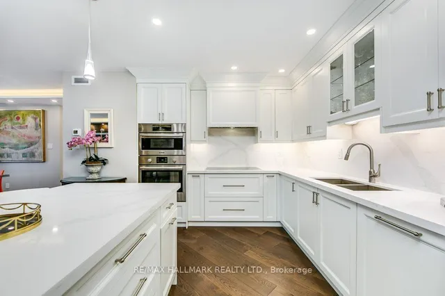 Additional image 11 of 500 Avenue Rd Unit 906