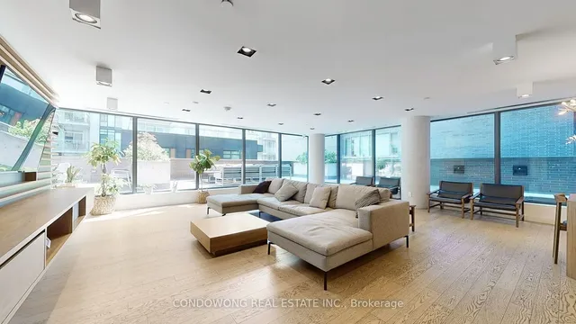 Additional image 19 of 111 Bathurst St Unit 1410