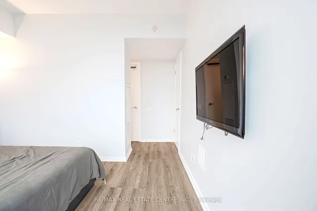 Additional image 21 of 105 The Queensway Ave Unit 303