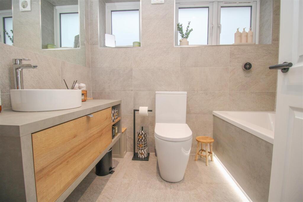 Additional image 11 of The Hoo, Old Harlow