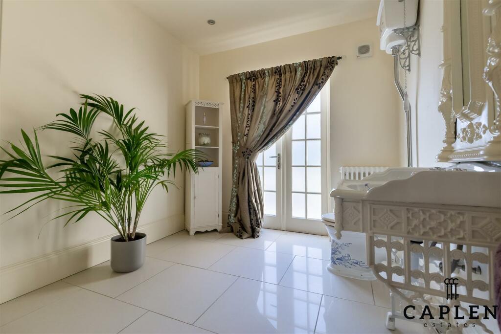 Additional image 10 of Fiddlers Hamlet