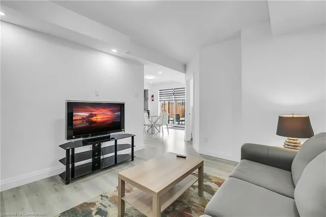 Additional image 37 of 528 Nathalie Cres