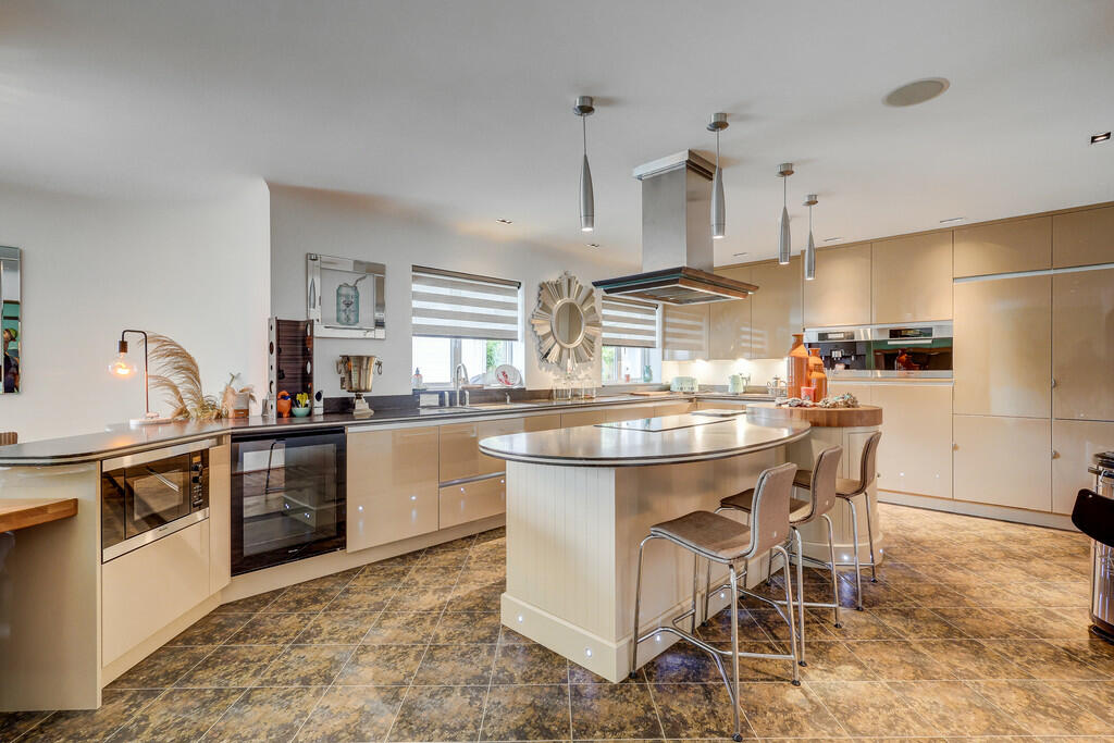 Additional image 4 of Cliff Way, Frinton-on-Sea