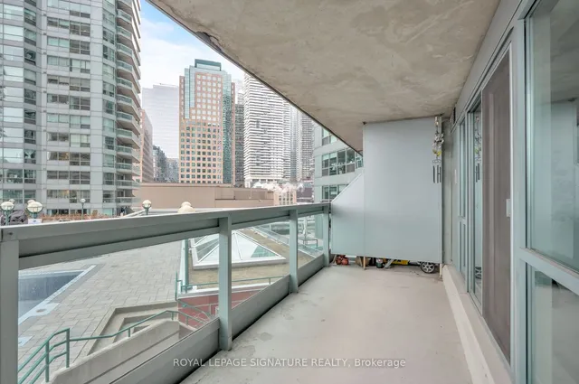 Additional image 18 of 10 Yonge St Unit 413