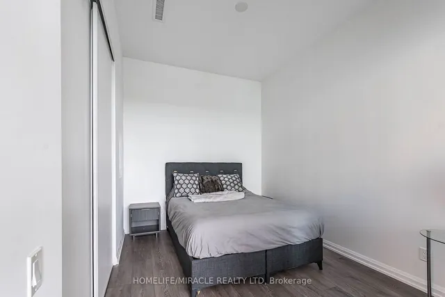 Additional image 29 of 4208 Dundas St Unit 815