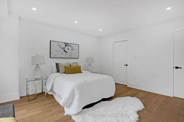 Additional image 16 of 978 Carlaw Ave