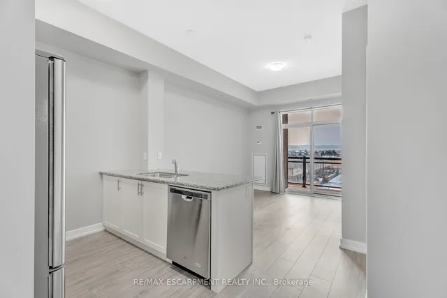 Additional image 8 of 35 SOUTHSHORE Cres Unit 421