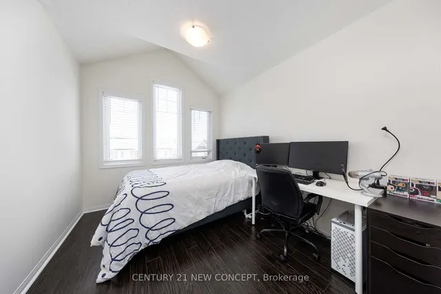 Additional image 20 of 890 Brassard Circ