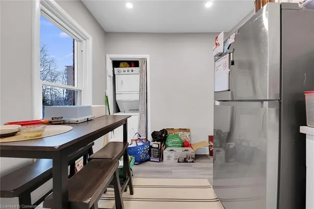 Additional image 21 of 76 Wellington St N/S St