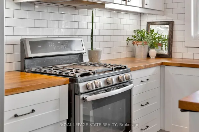 Additional image 15 of 53 Woodbine Cres