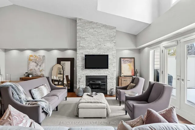 Additional image 5 of 3230 New St Unit 3