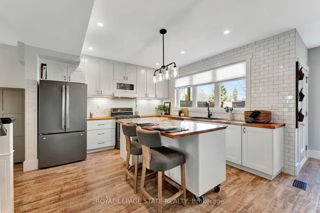 Additional image 10 of 53 Woodbine Cres