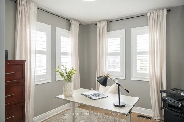 Additional image 28 of 635 Willmott Cres