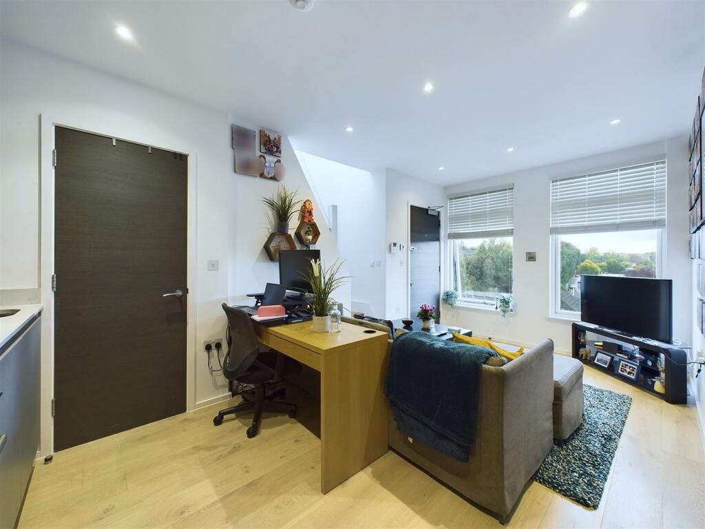 Additional image 5 of Whytecliffe Road South, Purley