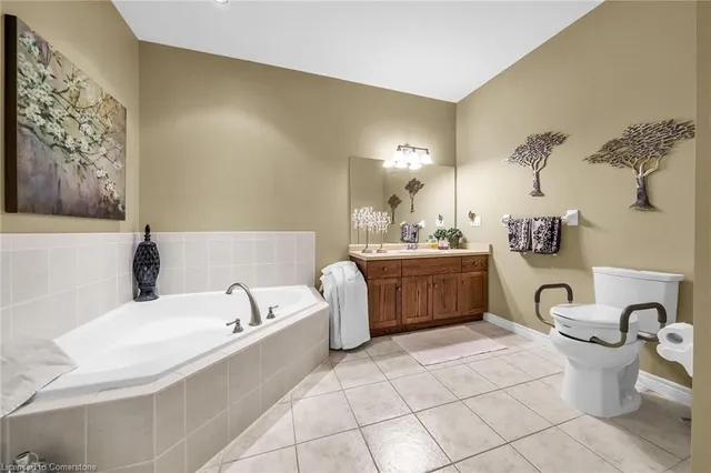 Additional image 20 of 61 Cloverleaf Dr Unit 2