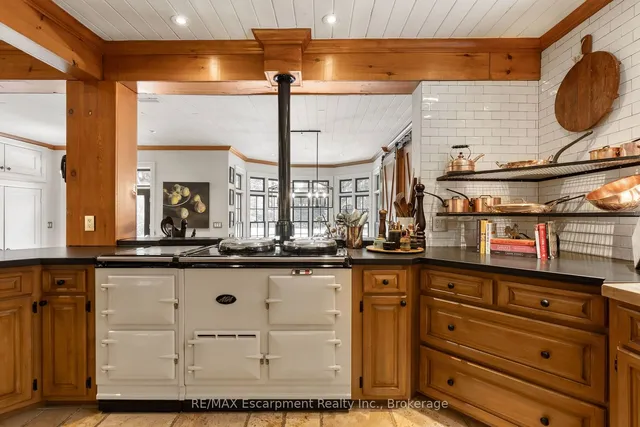 Additional image 25 of 2055 Lakeshore Rd