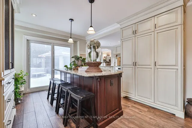 Additional image 9 of 2215 Vista Dr