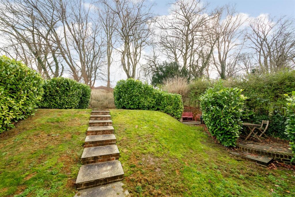 Additional image 13 of Woodcote Valley Road, Purley