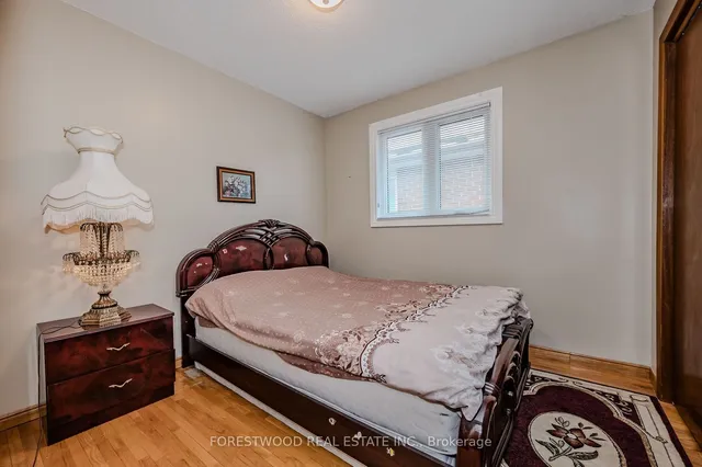 Additional image 20 of 924 Lovingston Cres