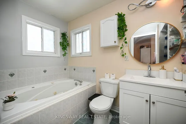 Additional image 18 of 918 Khan Cres