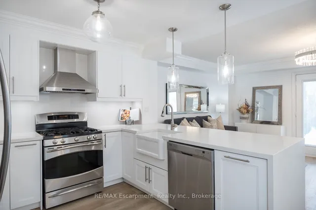 Additional image 8 of 635 Willmott Cres