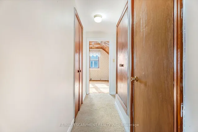 Additional image 19 of 59 Mountain Ave