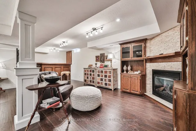 Additional image 34 of 2215 Vista Dr