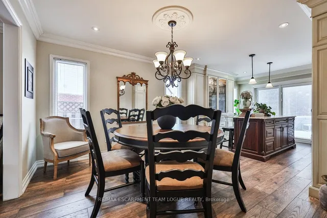 Additional image 8 of 2215 Vista Dr