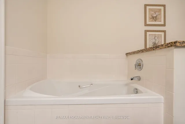 Additional image 14 of 77 GOVERNORS Rd Unit 201