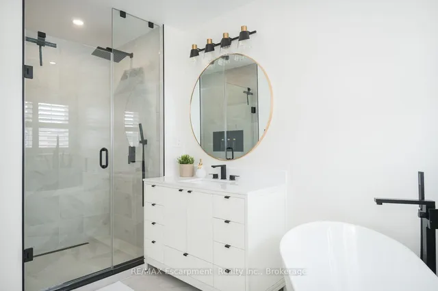 Additional image 22 of 635 Willmott Cres